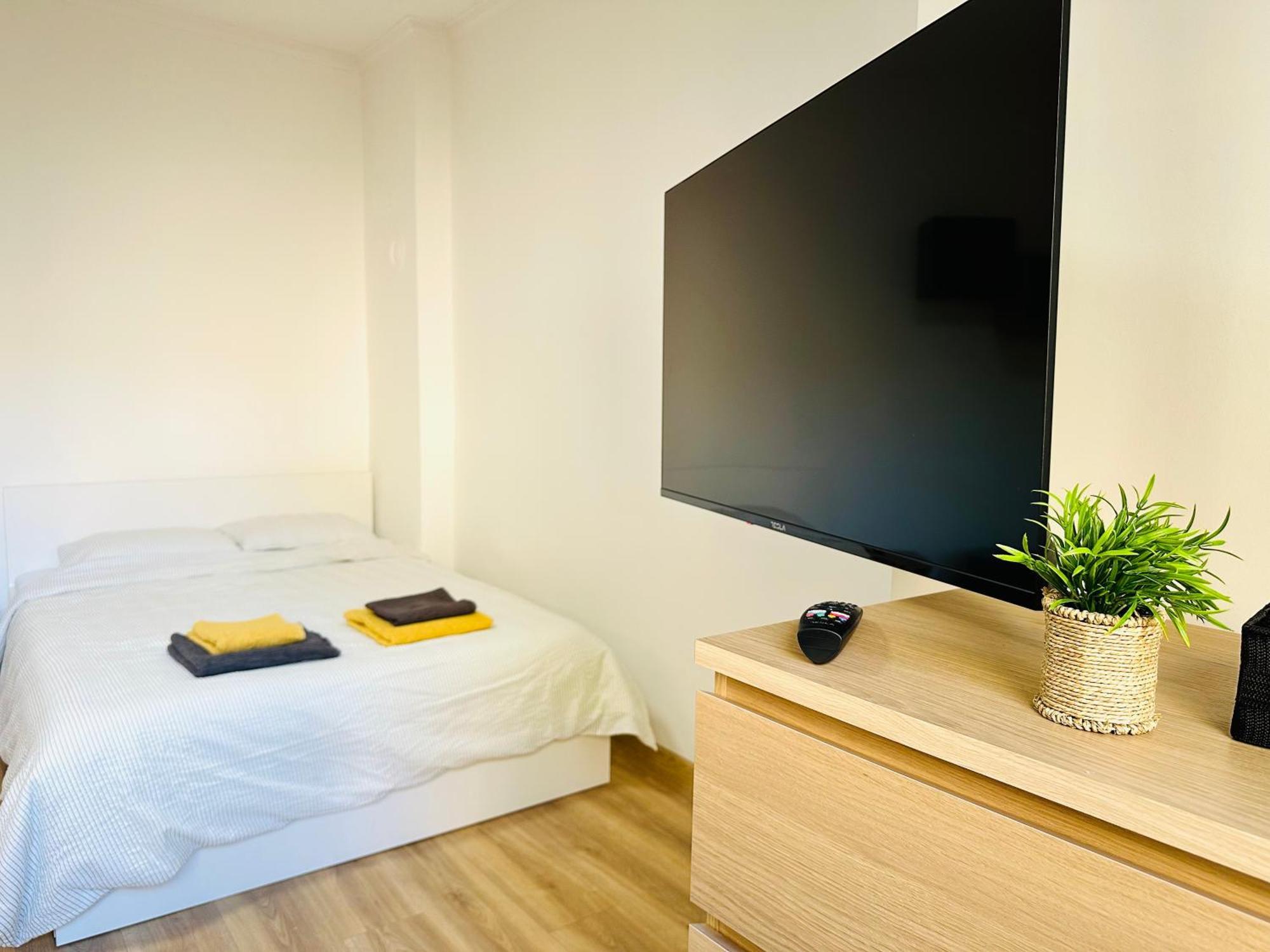 Golden Oasis Apartment *