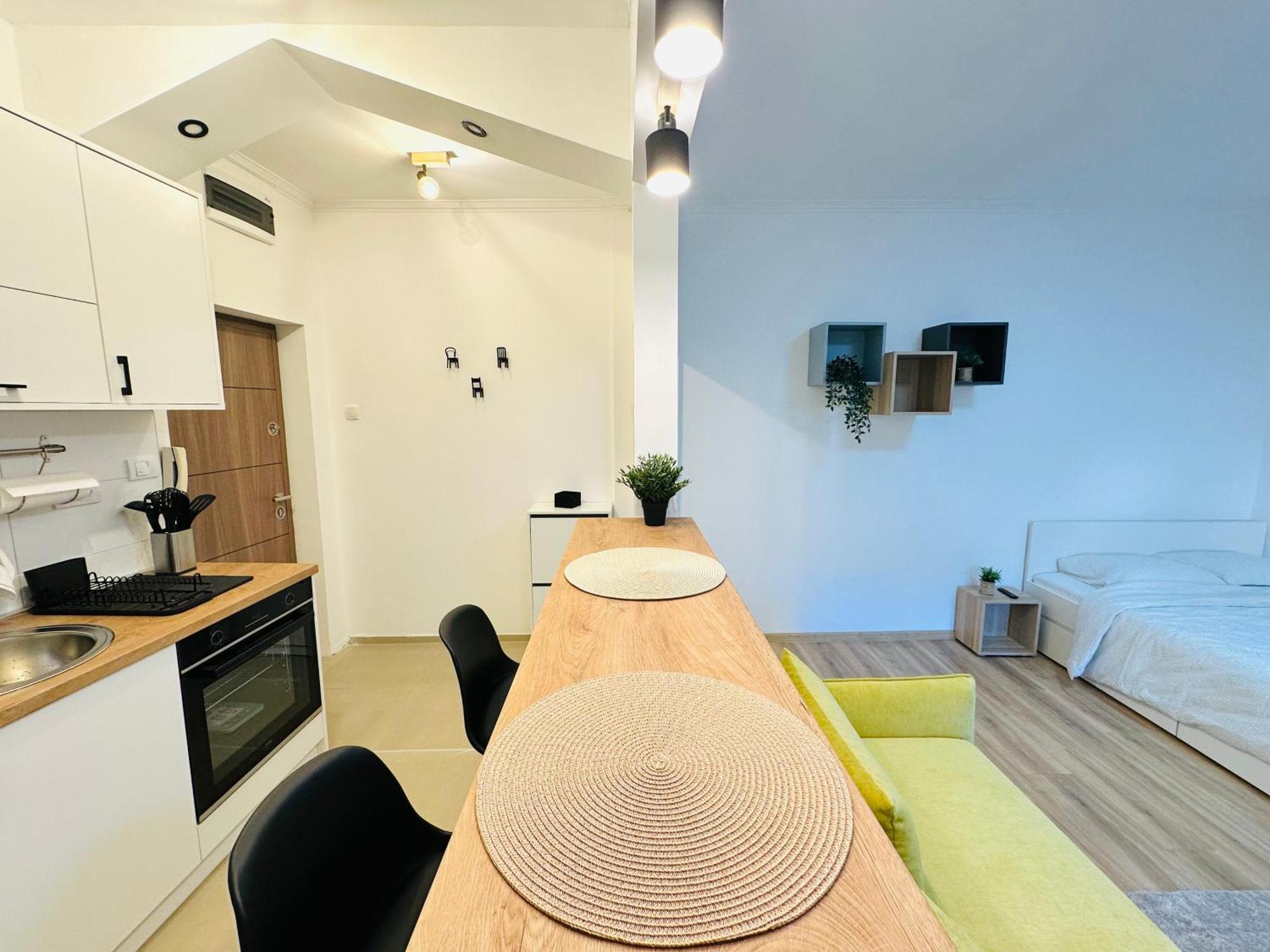 Golden Oasis Apartment
