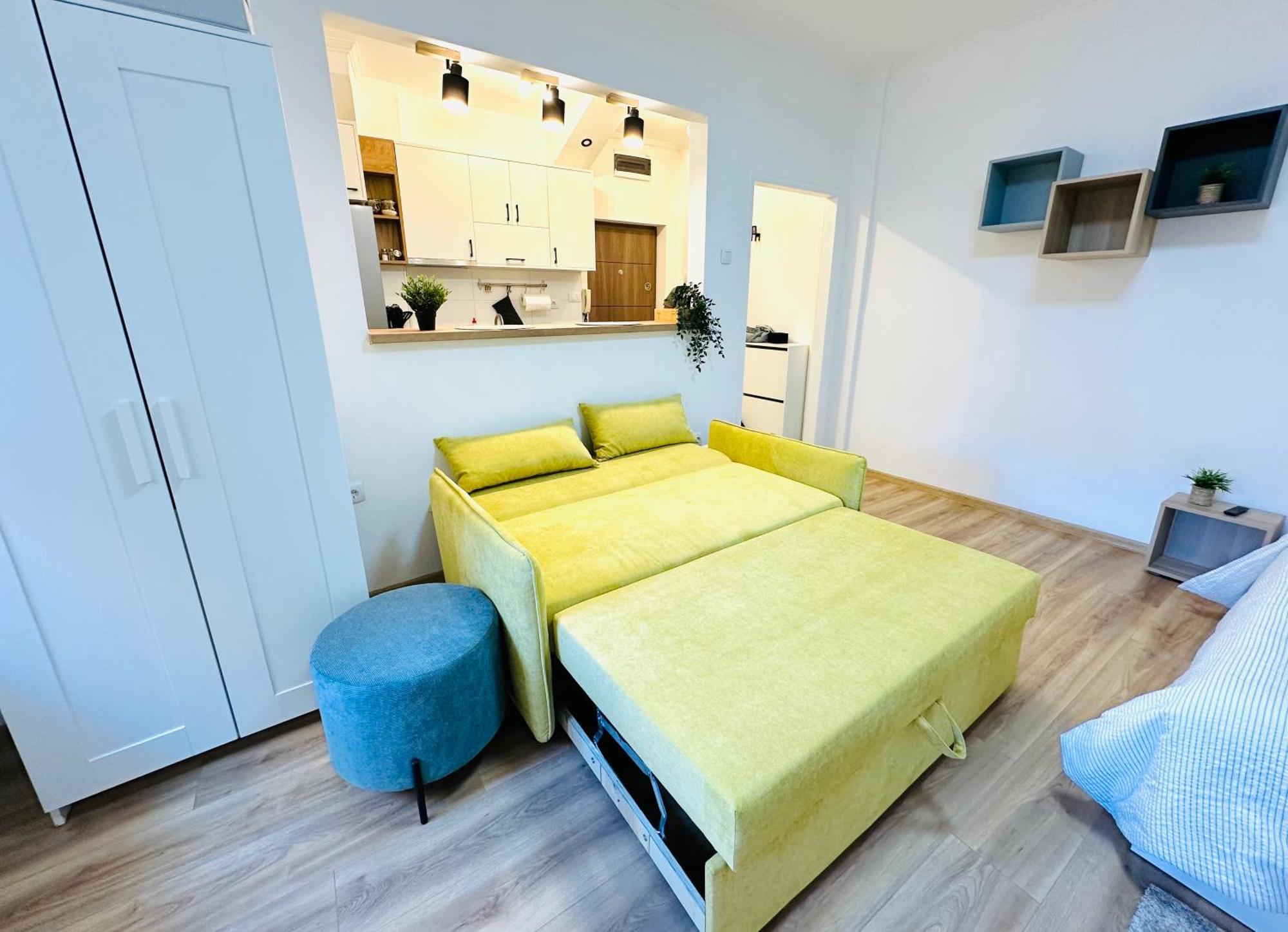 Golden Oasis Apartment *
