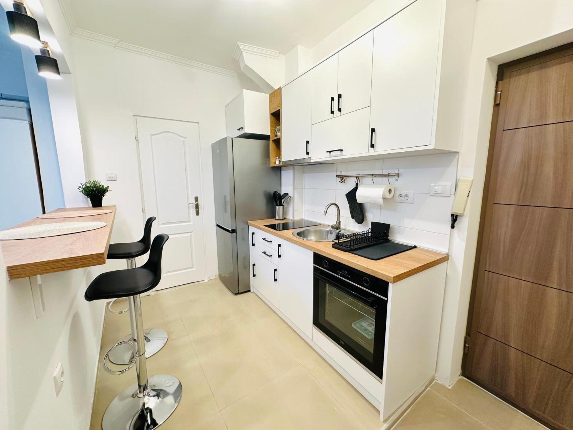 Golden Oasis Apartment *